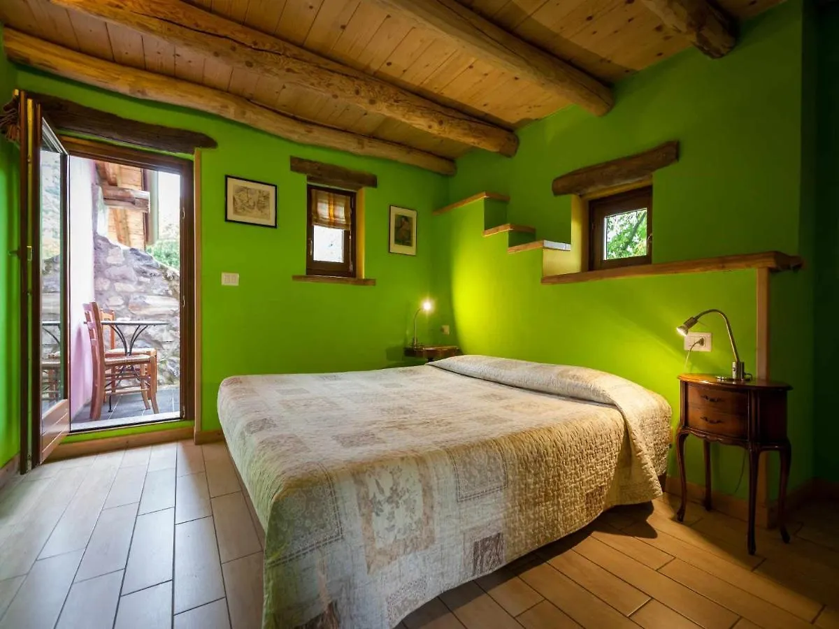 בית חווה Schignano  Agriturismo Al Marnich איטליה